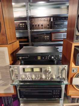 Harman Kardon analog Tuner mit Chrome Front